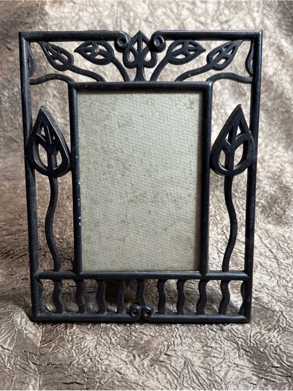 Decorative Black Metal Picture Frame with Leaf Motif -